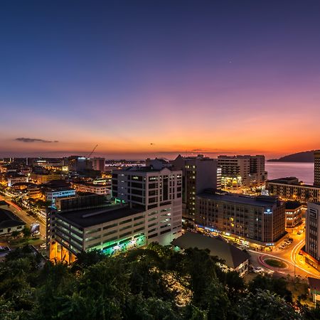 Holiday Inn Express Kota Kinabalu City Centre By Ihg Екстериор снимка