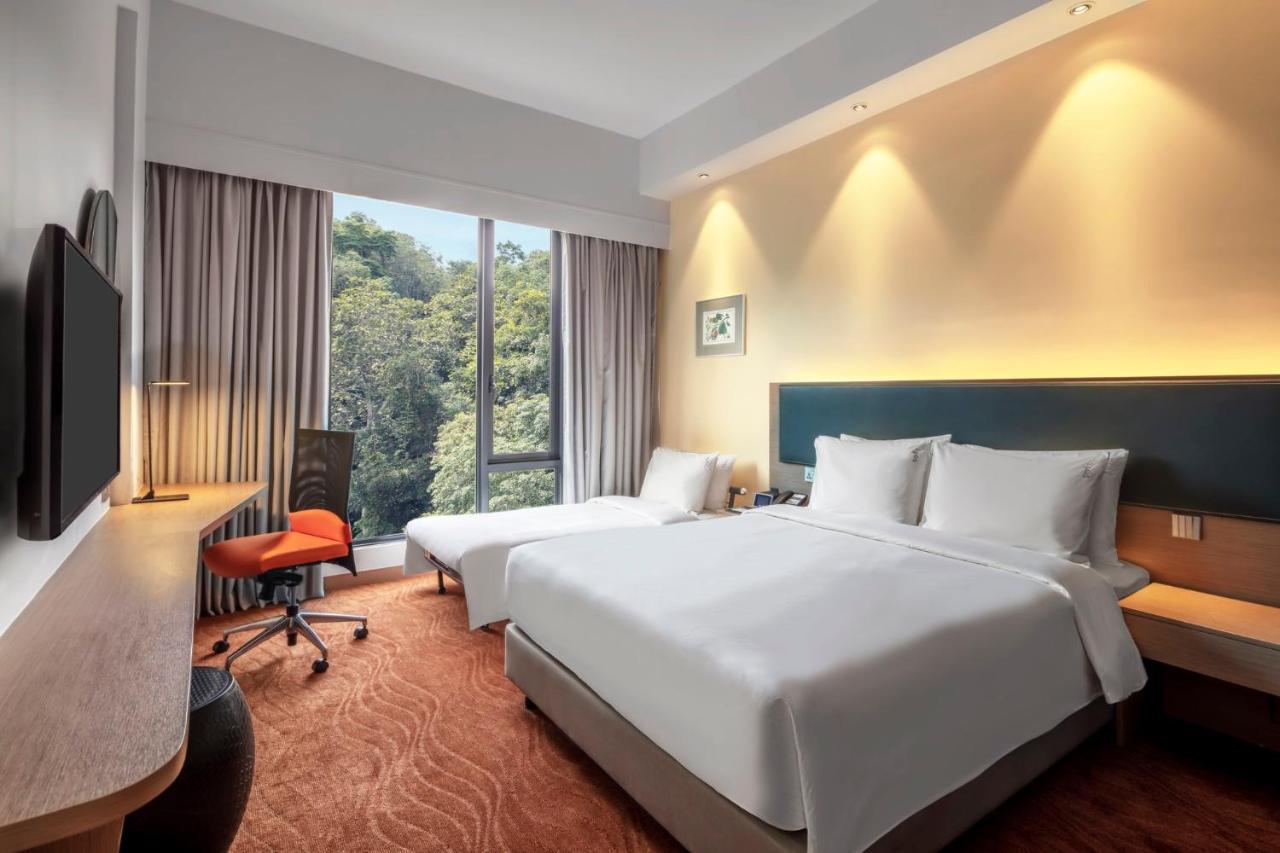 Holiday Inn Express Kota Kinabalu City Centre By Ihg Екстериор снимка
