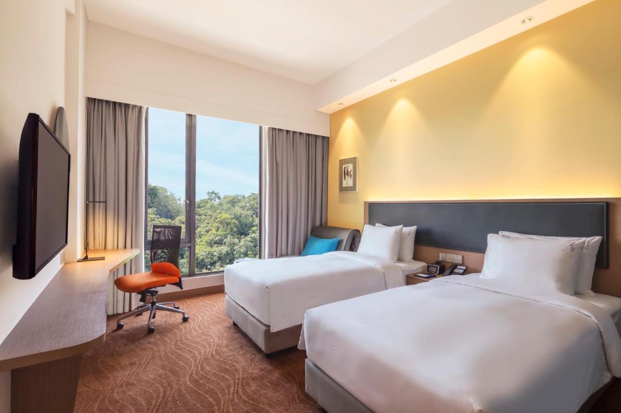 Holiday Inn Express Kota Kinabalu City Centre By Ihg Екстериор снимка