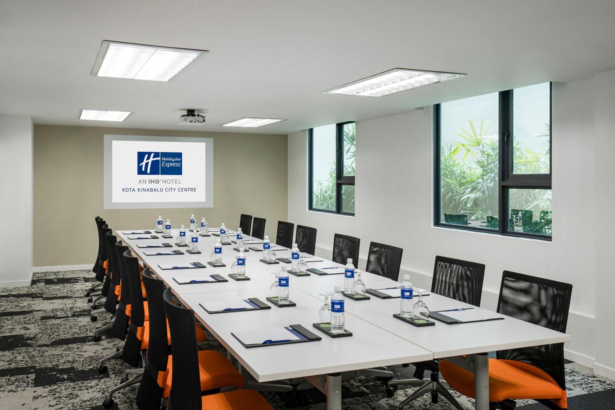 Holiday Inn Express Kota Kinabalu City Centre By Ihg Екстериор снимка