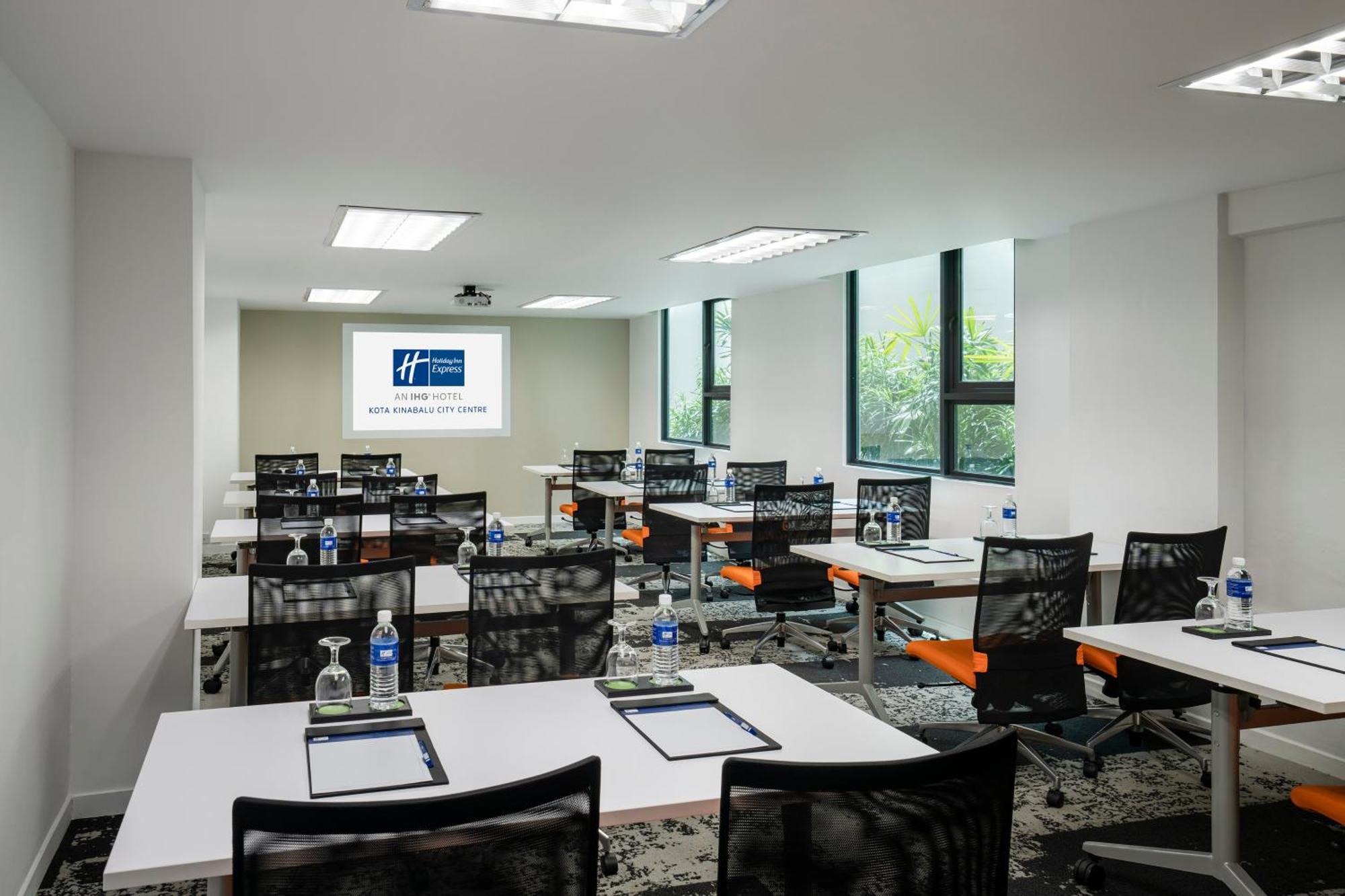 Holiday Inn Express Kota Kinabalu City Centre By Ihg Екстериор снимка